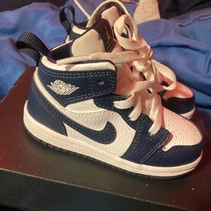 Jordan 1 mid. Size: 7c